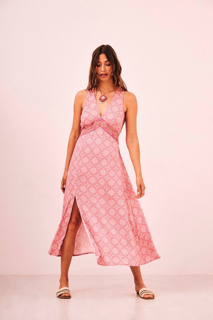 *NEKANE
MANDALAS CUT OUT DRESS

Ref. GF.ARON-000041