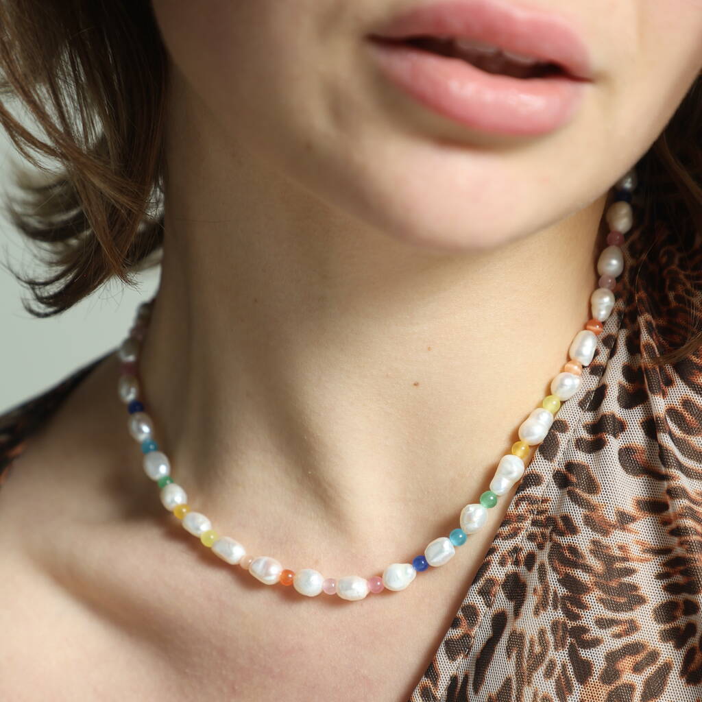 PEACHY & WILD PEARL RAINBOW NECKLACE