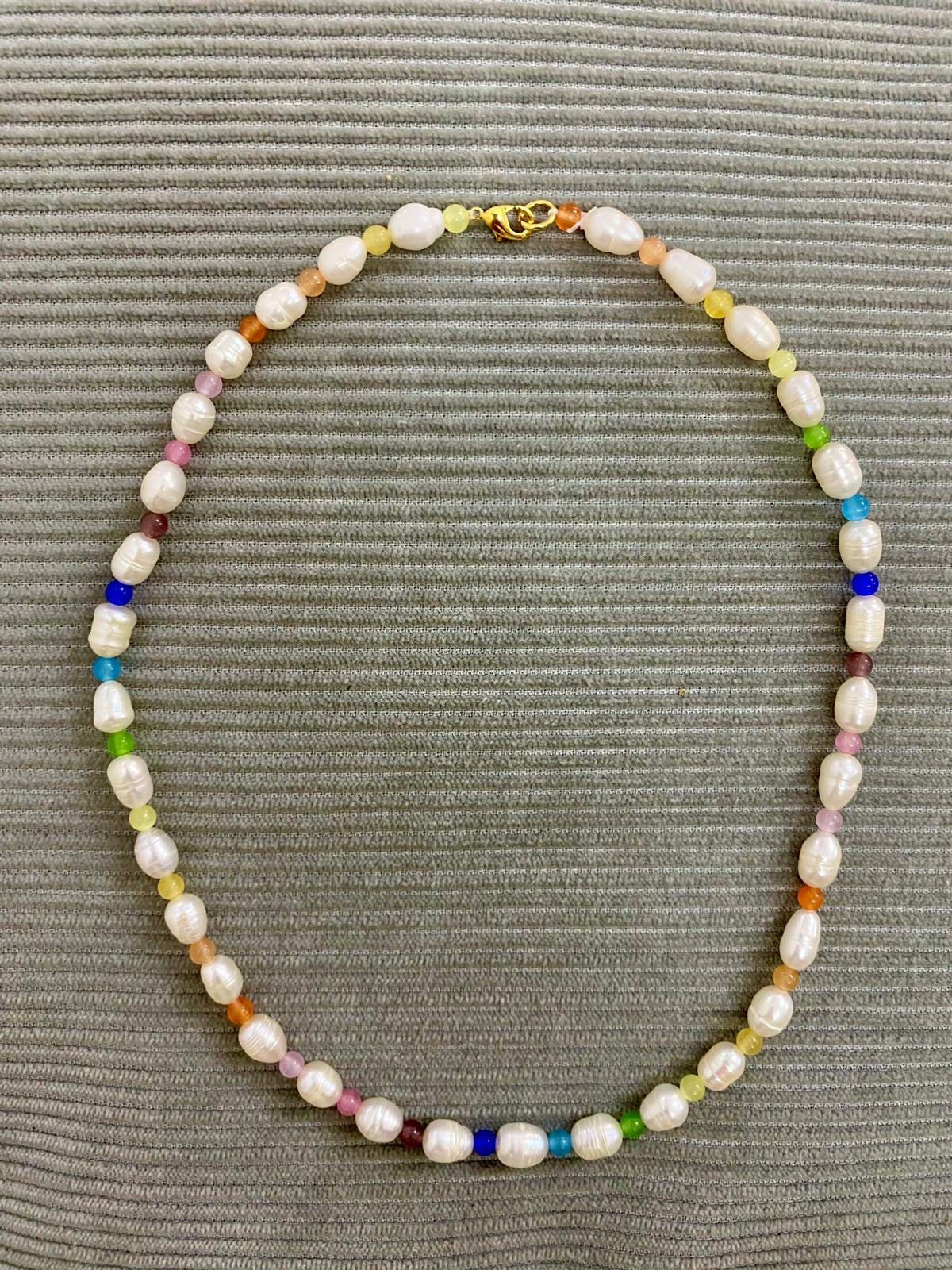 PEACHY & WILD PEARL RAINBOW NECKLACE