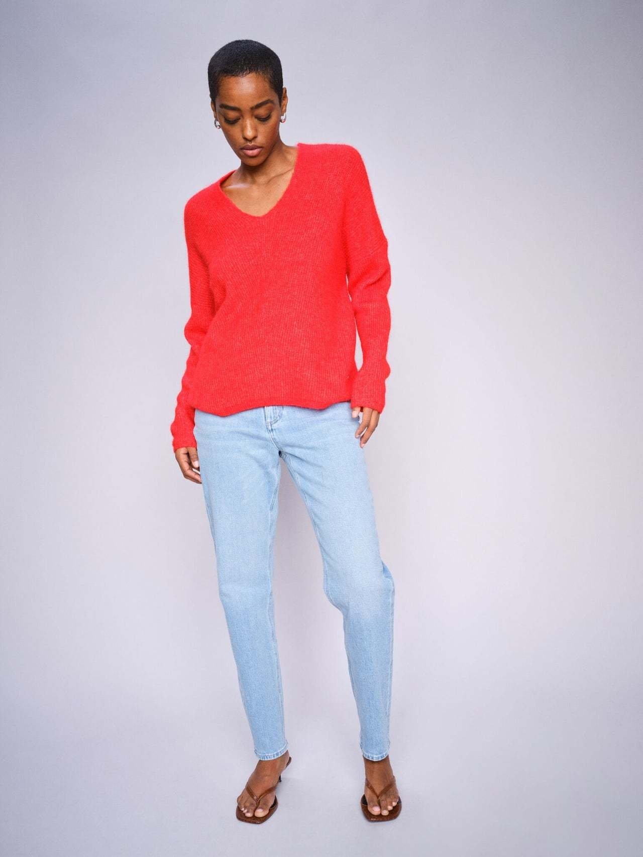 THORA WIDE V-NECK